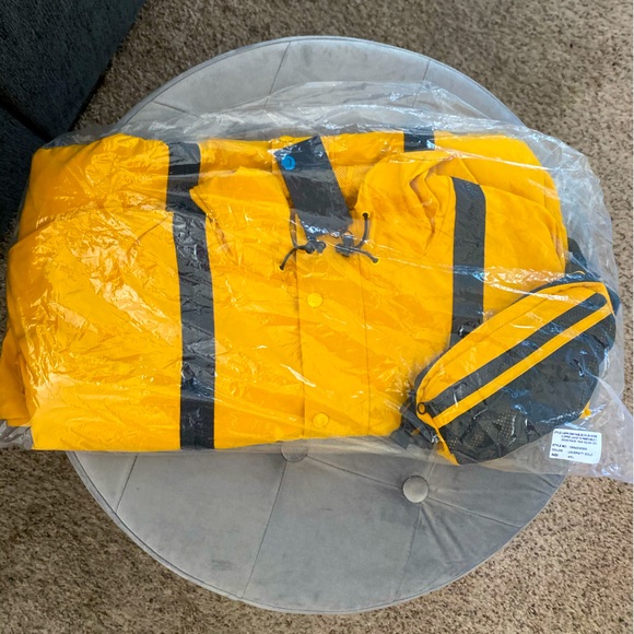 COOKIESSF CARPE DIEM Nylon windbreaker University Gold  w/ detachable pack - Picture 1 of 5